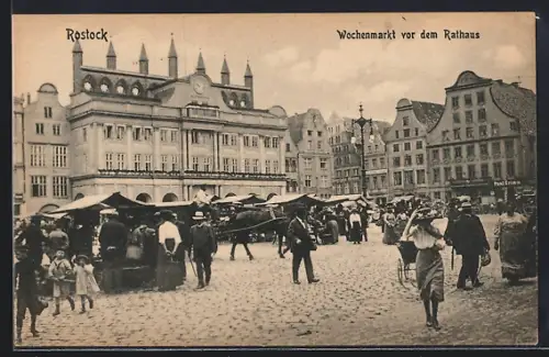AK Rostock, Wochenmarkt vor dem Rathaus