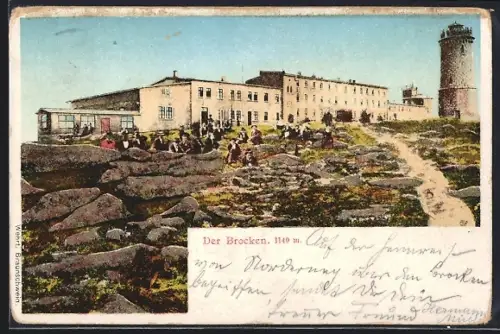 Seiden-Imitations-AK Brocken, Leute vor dem Hotel