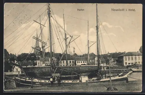 AK Neustadt / Holstein, Ankernde Schiffe im Hafen