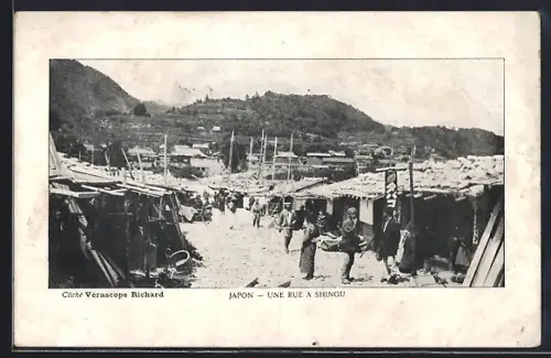 AK Shingu, Une rue, Strassenpartie mit Passanten