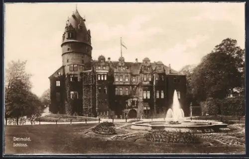 AK Detmold, Schloss mit Springbrunnen
