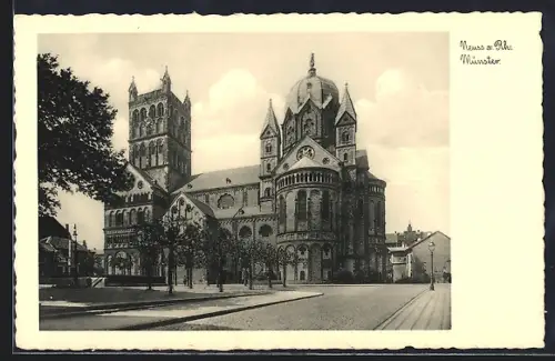AK Neuss a. Rh., Münster mit Strassenpartie
