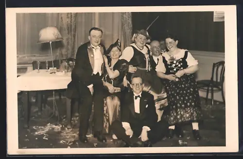 Foto-AK Wuppertal-Elberfeld, Fröhliche Feier zu Fasching