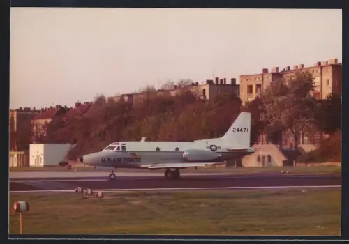Fotografie Ansicht Berlin-Tempelhof, Flugzeug North American T-39 USAF 24471