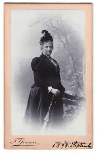 Fotografie F. Grainer, Bad Reichenhall, Frau in eleganter Kleidung 1897