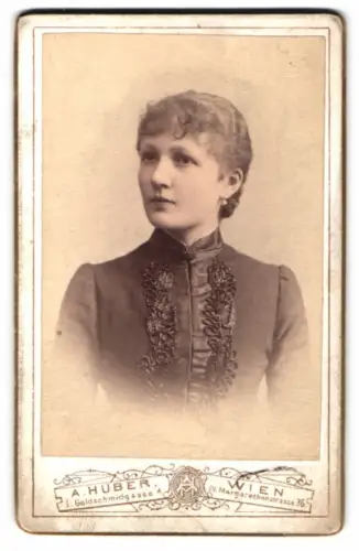 Fotografie A. Huber, Wien, Goldschmidgasse 4, Porträt einer Frau