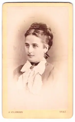 Fotografie A. Volkmann, Graz, Hafnerplatz 4, Porträt einer Frau