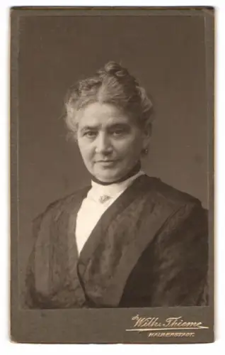 Fotografie Wilh. Thieme, Halberstadt, Plantage 9, Porträt einer älteren Dame