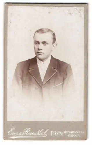 Fotografie Eugen Rosenthal, Forst, Mühlenstr. 36, Porträt eines jungen Mannes