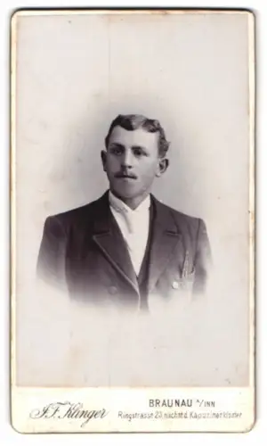 Fotografie J.F. Klinger, Braunau am Inn, Ringstrasse 23, Porträt eines jungen Mannes