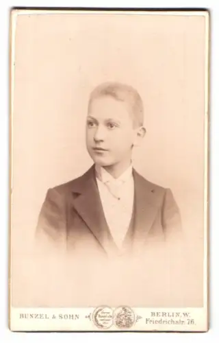 Fotografie Bunzel & Sohn, Berlin, Friedrichstr. 76, Porträt eines Jungen