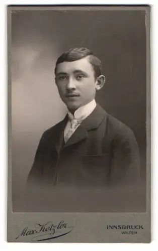 Fotografie Max Ketzler, Innsbruck, Heiliggeiststr. 9, Porträt eines jungen Mannes