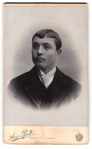 Fotografie Aug. Red, Linz, Landstrasse, Porträt eines jungen Mannes