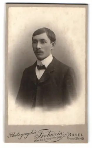 Fotografie Frohwein, Basel, Freie-Str. 45, Porträt eines jungen Mannes