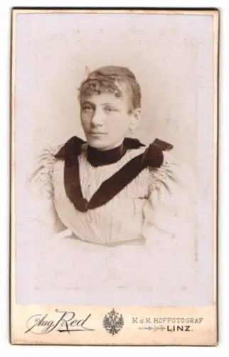 Fotografie Aug. Red, Linz, Landstrasse, Porträt einer Dame
