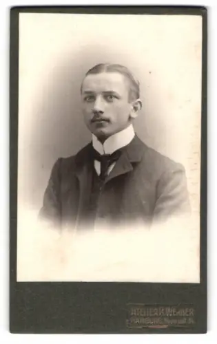 Fotografie R. Wehner, Hamburg, Neuerwall 34, Porträt eines eleganten Herrn