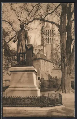 AK Lausanne, Le Monument Ruchonnet et la Cathédrale