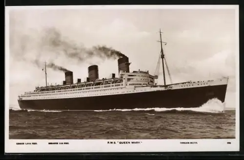 AK Passagierschiff RMS Queen Mary, auf hoher See