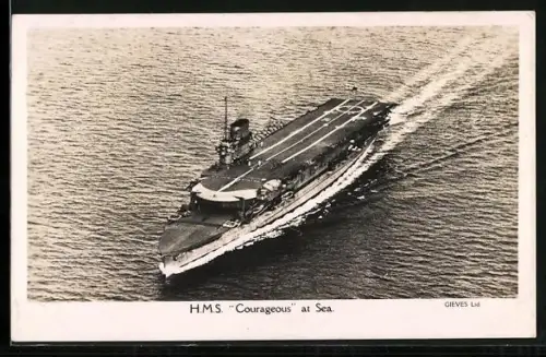 AK Kriegsschiff HMS Courageous auf See