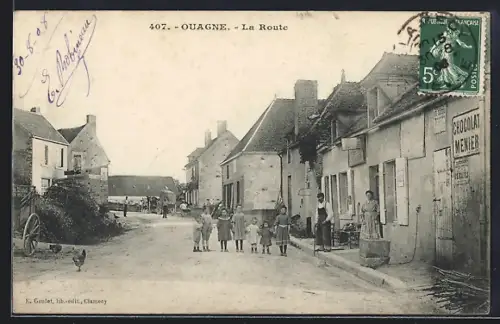 AK Ouagne, La Route avec des villageois et bâtiments alignés