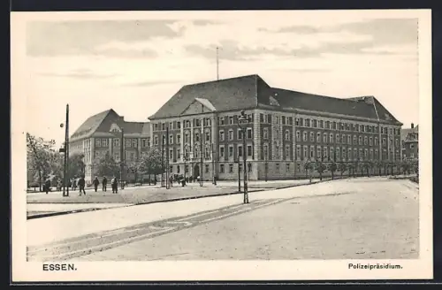 AK Essen / Ruhr, Polizeipräsidium und Strassenpartie