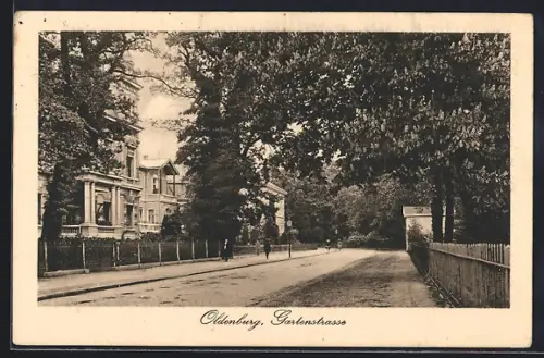 AK Oldenburg / O., Gartenstrasse mit Passanten