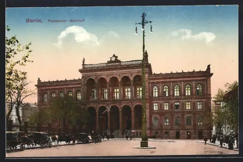 AK Berlin, Potsdamer-Bahnhof mit Kutschen