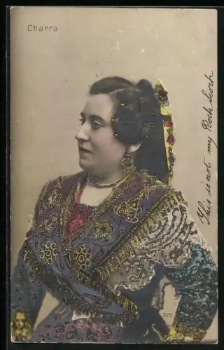 Glitzer-Perl-AK Charra im reich bestickten Kleid