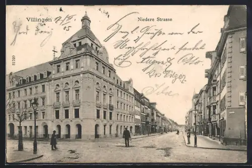 AK Villingen / Baden, Niedere Strasse mit Passanten