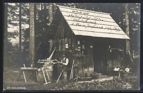 AK Mariazell, Der Waldhansl, Gebäude und Bewohner bei Holzarbeiten