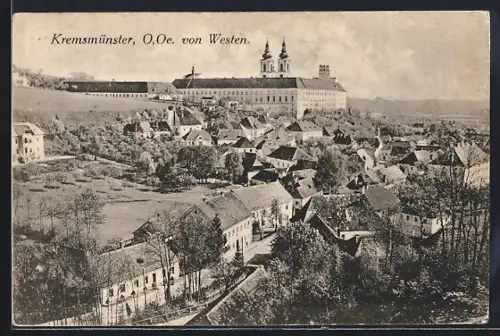 AK Kremsmünster /O.Oe, Ortsansicht aus der Vogelschau von Westen