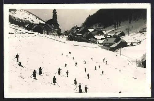 AK Annaberg, Ortsansicht im Winter mit Skiläufern