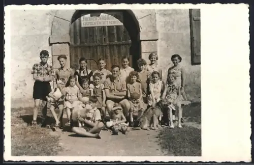 AK Admont, Jugendheim Schloss Röthelstein, Kinder und Jugendliche mit Erzieher