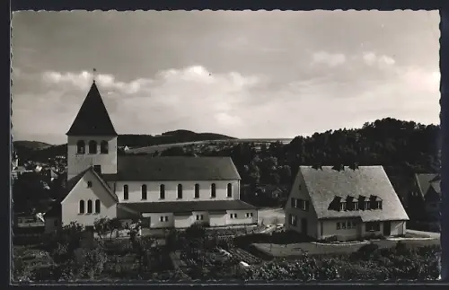 AK Meschede /Sauerland, Maria Himmelfahrt Kirche mit Nachbarhaus aus der Vogelschau