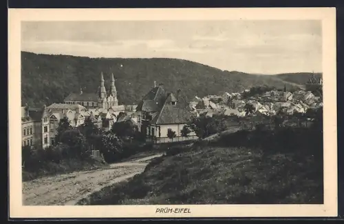 AK Prüm /Eifel, Ortsansicht mit Bergpanorama