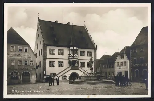 AK Volkach a. Main, Rathaus mit Geschäften am Stadtplatz