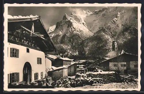 AK Mittenwald, Ortspartie mit Kirche u. Karwendel
