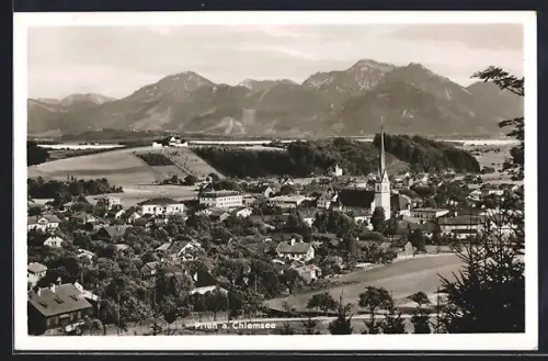 AK Prien am Chiemsee, Totalansicht mit Bergpanorama aus der Vogelschau