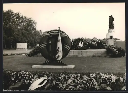 AK Berlin-Treptow, Treptower Park, Sowjetisches Ehrenmal, Mahnmal der Sowjetmarine