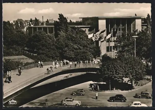 AK Düsseldorf, Aluminium-Brücke an der Europa-Halle