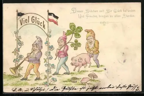 AK Drei Zwerge mit Posaune, Klee und Schwein laufen durch ein Tor, Reichsfahne
