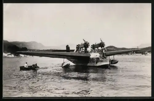 AK Wasserflugzeug Lioré et Olivier 24 der Air France auf dem Wasser