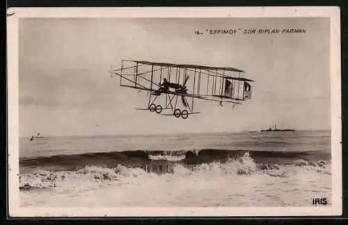AK Effimof sur Biplan Farman, das Flugzeug fliegt über die Brandung