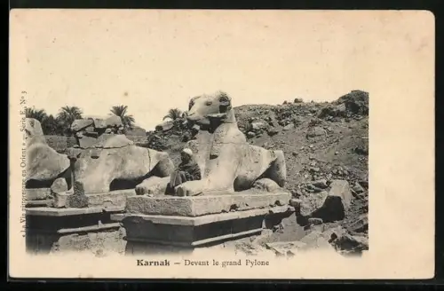 AK Karnak, Devant le grand Pylone