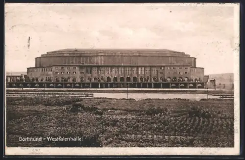 AK Dortmund, Westfalenhalle von der Wiese aus gesehen