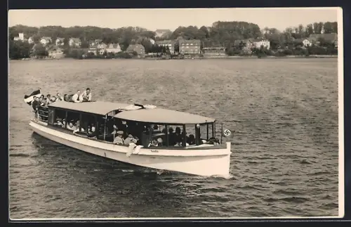Foto-AK Ratzeburg i. Lbg., Dampfer Seeadler mit , Ortsansicht