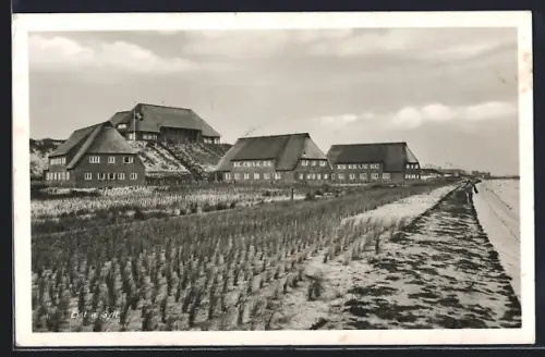 AK List a. Sylt, Strand mit Gebäuden hinter der Düne