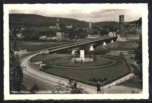 AK Hann. Münden, Pionierbrücke mit Denkmal