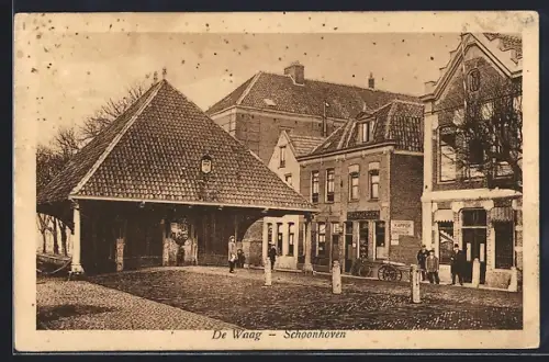 AK Schoonhoven, De Waag, Strassenleben mit Passanten