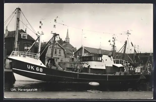 AK Urk, Fischerboot im Hafen